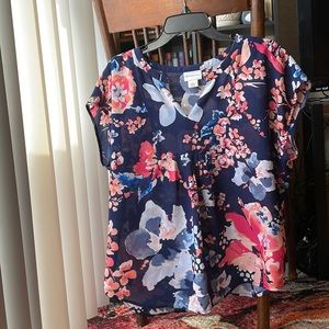 Short-sleeve blue floral blouse